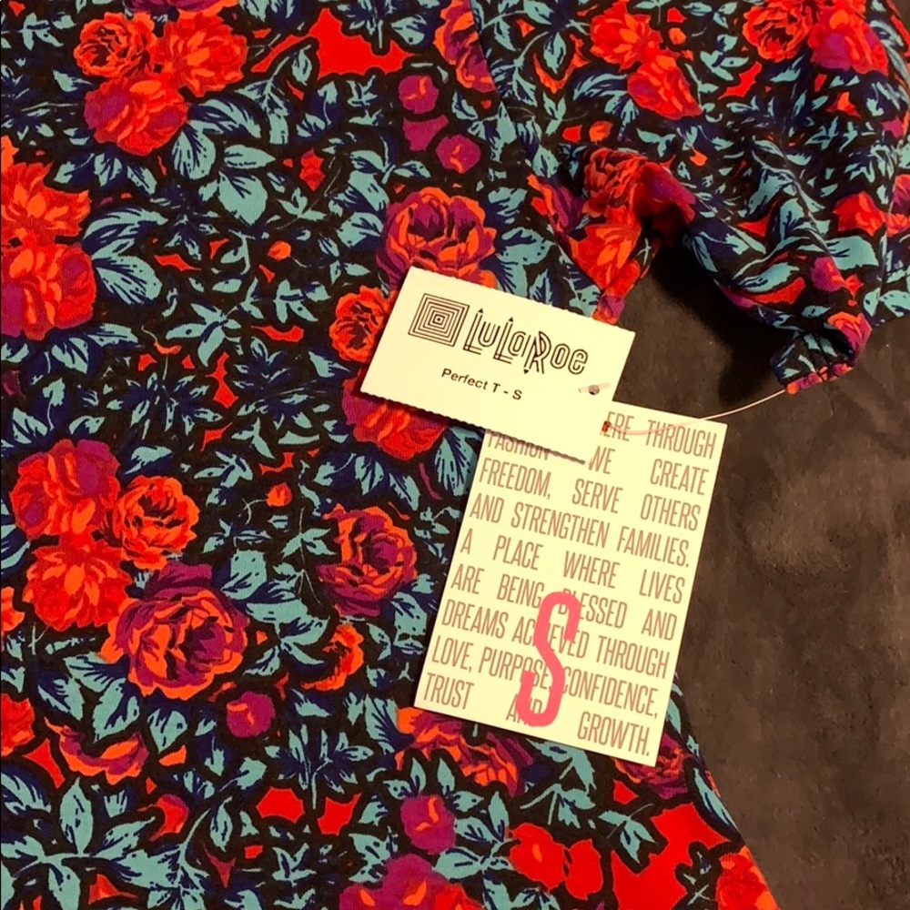 Lularoe Perfect T - Picture 2 of 5